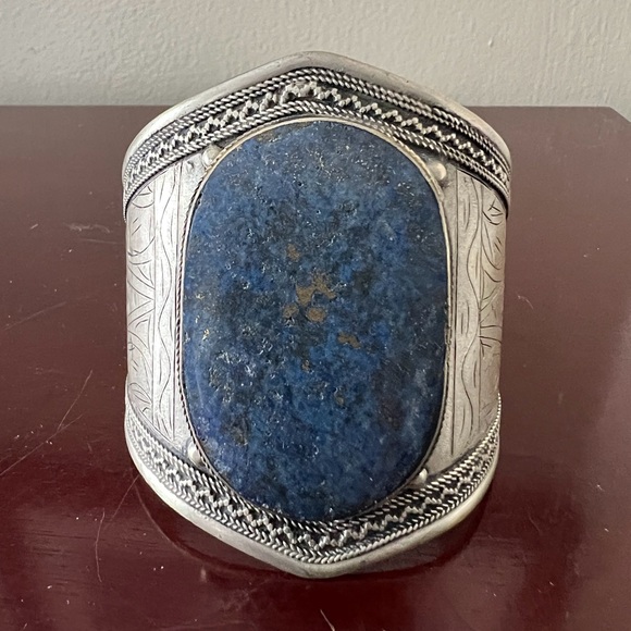 *Vintage* Beautiful Lapis Cuff - Picture 3 of 6